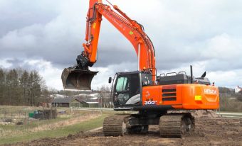 Аренда гусеничного экскаватора  Hitachi ZX300